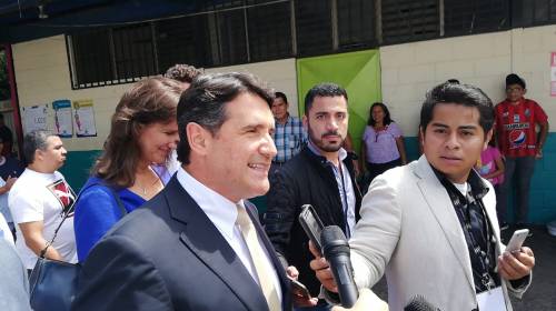 Ricardo Qui&ntilde;&oacute;nez vota por primera vez como alcalde capitalino