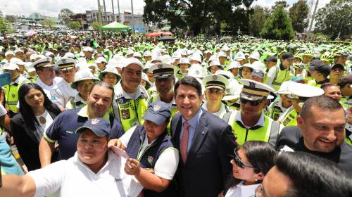 Ricardo Qui&ntilde;&oacute;nez celebra con trabajadores municipales su victoria
