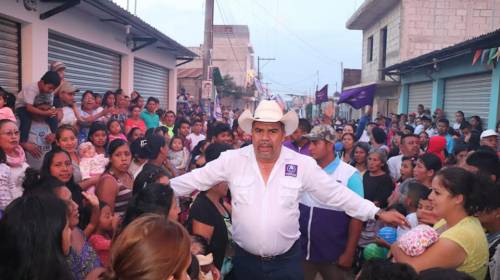 Disparos y tensión durante discurso de alcalde electo