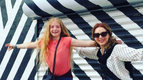 Revelan que Edith Gonz&aacute;lez muri&oacute; oyendo cantar a su hija