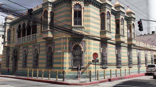 La magn&iacute;fica casa estilo &aacute;rabe que se vende por $1.8 millones 