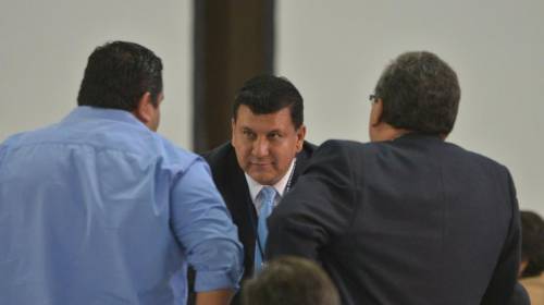 Gald&aacute;mez grita y protesta previo a revisi&oacute;n de actas del TSE