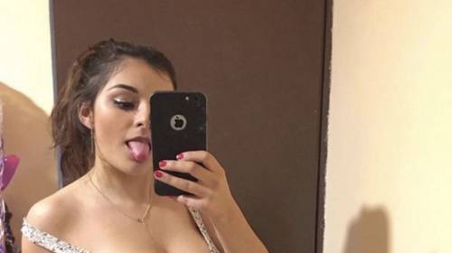 La sexy foto con un escalofriante detalle &iquest;La sombra de Chucky?