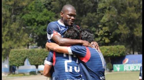 Milton "Tyson" Núñez jugará profesionalmente junto a su hijo 