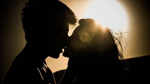 Los besos queman calor&iacute;as y son buenos para tu salud