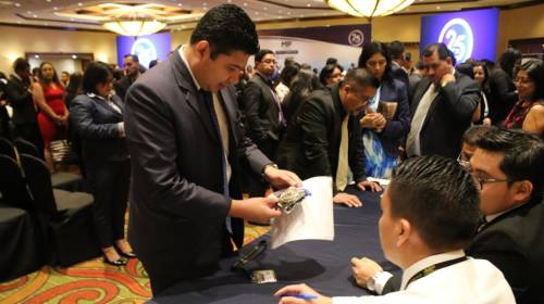 Ahora los fiscales del MP portar&aacute;n placa para identificarse