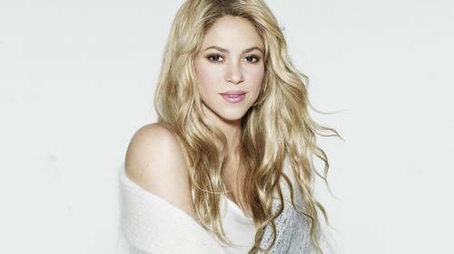 La foto de Shakira jugando con un delf&iacute;n causa pol&eacute;mica