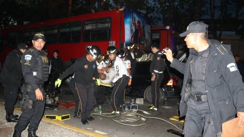 Impresionante rescate de v&iacute;ctimas de accidente en la zona 6