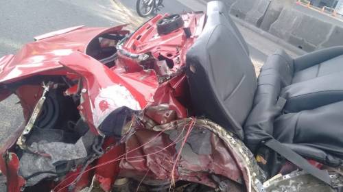 Video: carro qued&oacute; partido en dos tras accidente en zona 10