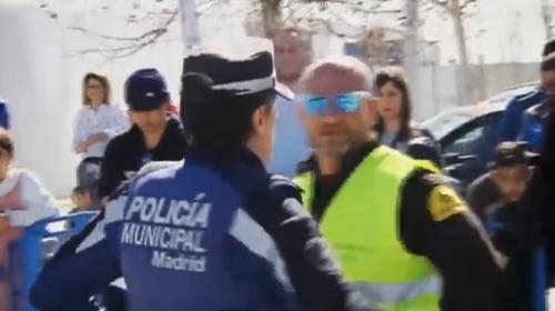 Aficionados furiosos a la salida del entrenamiento del Madrid 