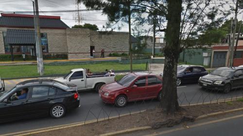 La curiosa forma de pedir v&iacute;a en el tr&aacute;fico de Guatemala