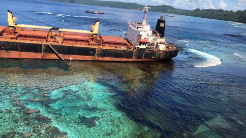 Buque encallado vierte combustible en Patrimonio de la Humanidad