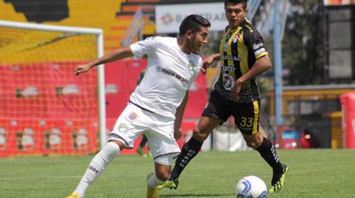 Futbolista crema juega en dos ligas en menos de 24 horas