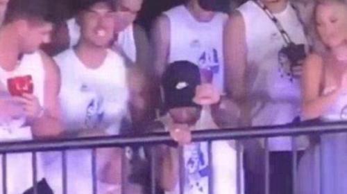 Neymar no puede jugar por lesi&oacute;n pero s&iacute; baila en el carnaval