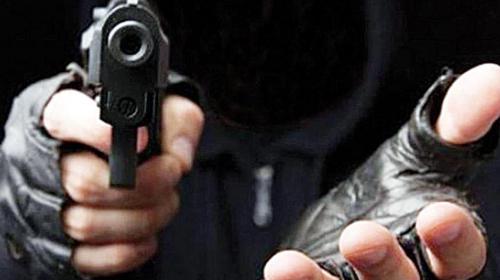 Cámaras captan violento asalto a una empresa panificadora