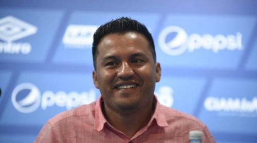 Amarini le responde a Claverí sobre la lentitud del futbolista nacional