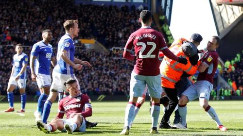 Aficionado se declara culpable de agredir a jugador en la cancha