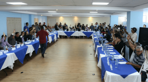 Responsables de que la FIFA suspendiera a Guatemala se reeligen