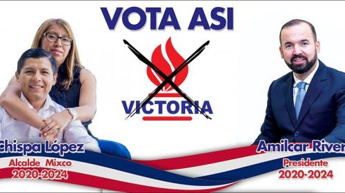 El candidato a alcalde que aparece en propaganda con su esposa