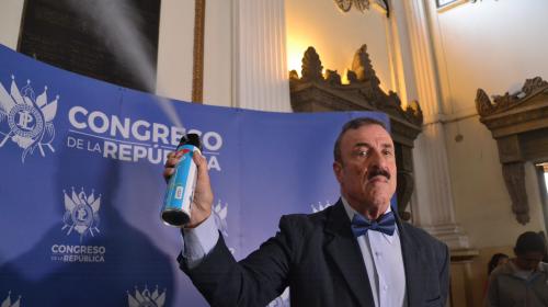 Linares Beltranena roci&oacute; veneno en los pasillos del Congreso