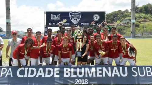 Guatemalteco que juega en Brasil entrenará con la Selección
