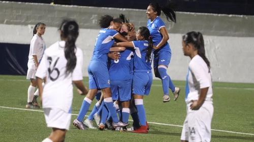 Seleccionada guatemalteca marca un golazo de larga distancia