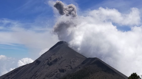 &iexcl;Alerta! Actividad del Volc&aacute;n de Fuego incrementa peligrosamente
