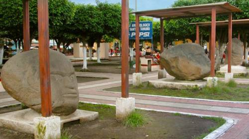 Las esculturas magn&eacute;ticas en "Los Barrigones" de Guatemala