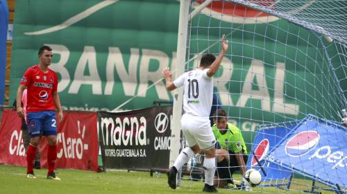 ¿Error de Hagen? Así fue el extraño gol de Comunicaciones