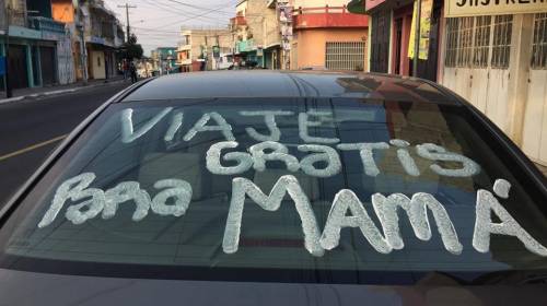 Un &aacute;ngel en veh&iacute;culo: as&iacute; conmemor&oacute; el D&iacute;a de la Madre