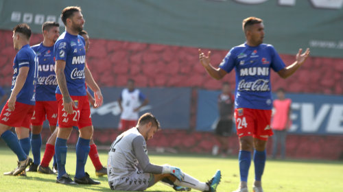 La sanción a Municipal por lanzar piedra al portero de Malacateco