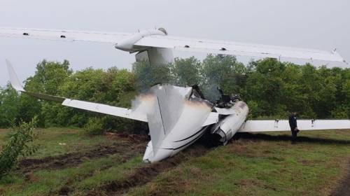 Localizan jet incendiado en Champerico con v&iacute;nculos al narco