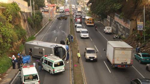 Mortal accidente en la Interamericana tras volcarse pullman