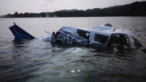 Avioneta cae en zona tur&iacute;stica de Roat&aacute;n, Honduras 