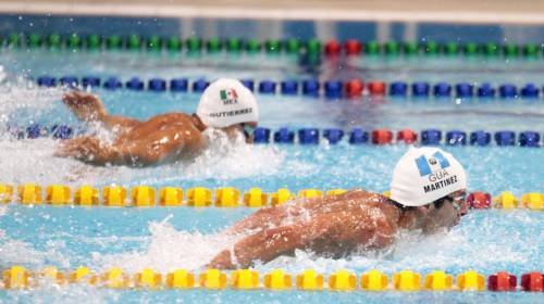 Guatemalteco impone nuevo récord y se baña en oro en EE.UU.