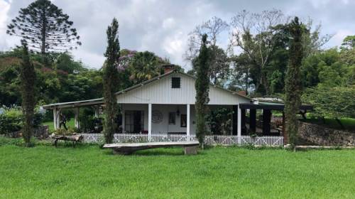 Allanan lujosa residencia del hermano de Alejandro Sinibaldi 