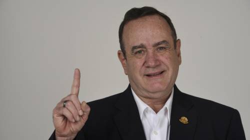 Giammattei contrata a reguetonero que apoy&oacute; a Manuel Baldiz&oacute;n