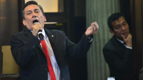 TSE inscribe a Villate y el diputado presume sus credenciales