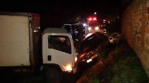 Lluvia provoca m&uacute;ltiple choque en la bajada de Las Ca&ntilde;as
