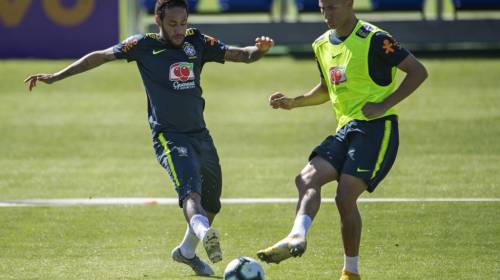 Neymar se lesiona en entrenamiento y enciende las alarmas