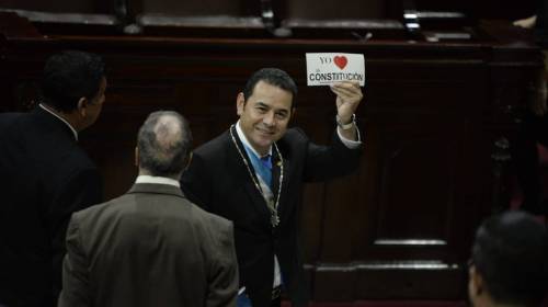 Así llegó Jimmy Morales a la Sesión Solemne del Congreso