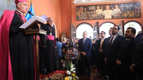 Jafeth lamenta partida del Nuncio porque "fue un mediador"