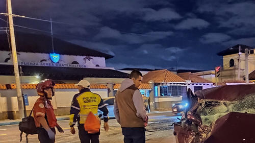 Fuerte accidente cerca de la Fuerza A&eacute;rea deja un motorista grave