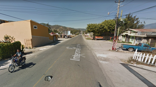 Niña se salva de ser atropellada mientras jugaba en la calle