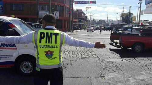 Video: una familia amenaza de muerte a un PMT en la zona 9