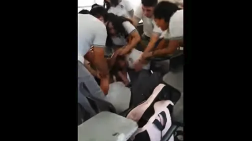 Estudiante le arranca el cuero cabelludo a compañera en una pelea