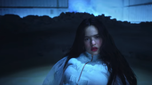 Rosal&iacute;a revive a la m&iacute;tica Frida Kahlo en su nuevo videoclip