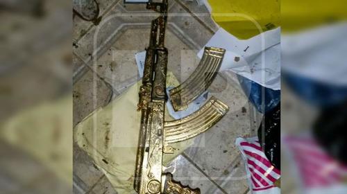 Encuentran arsenal y un cincho de oro en una hacienda de narcos