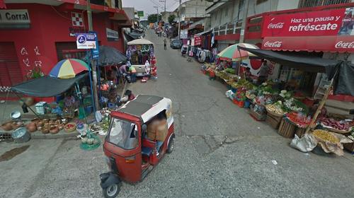 Video muestra actos de violencia y racismo contra una mujer 