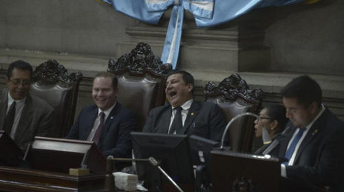 Te lo explico fácil: errores de la Ley de Aceptación de Cargos